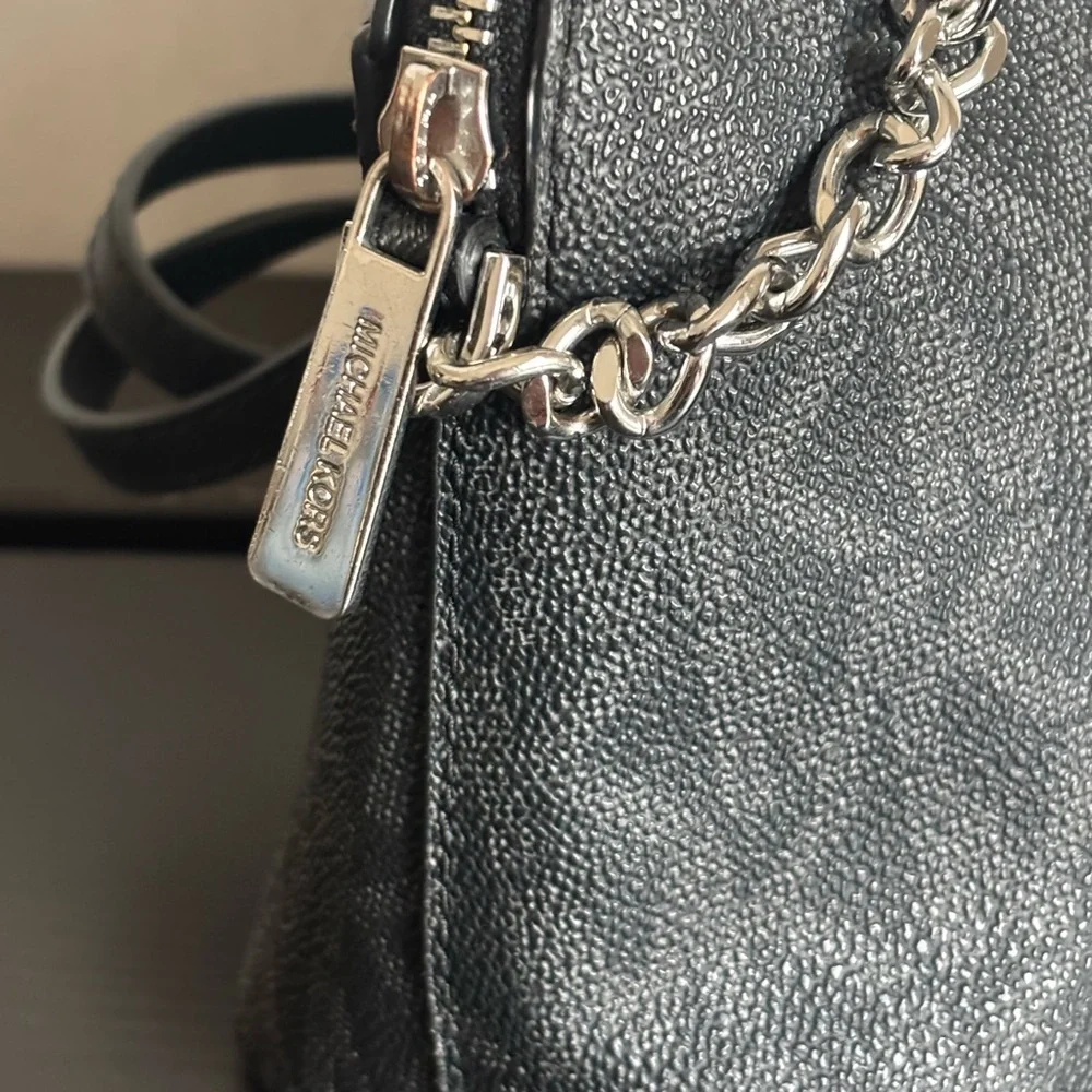Michael Kors Jet Set Black Crossbody Bag • Chain Strap • Like New